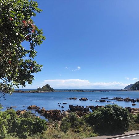 웰링턴 Seafront Haven In Island Bay With Deck, Outdoor Bath, And Parking 아파트 외부 사진