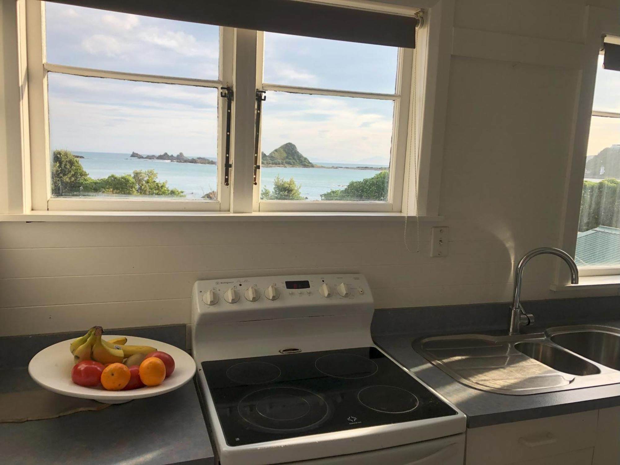 웰링턴 Seafront Haven In Island Bay With Deck, Outdoor Bath, And Parking 아파트 외부 사진