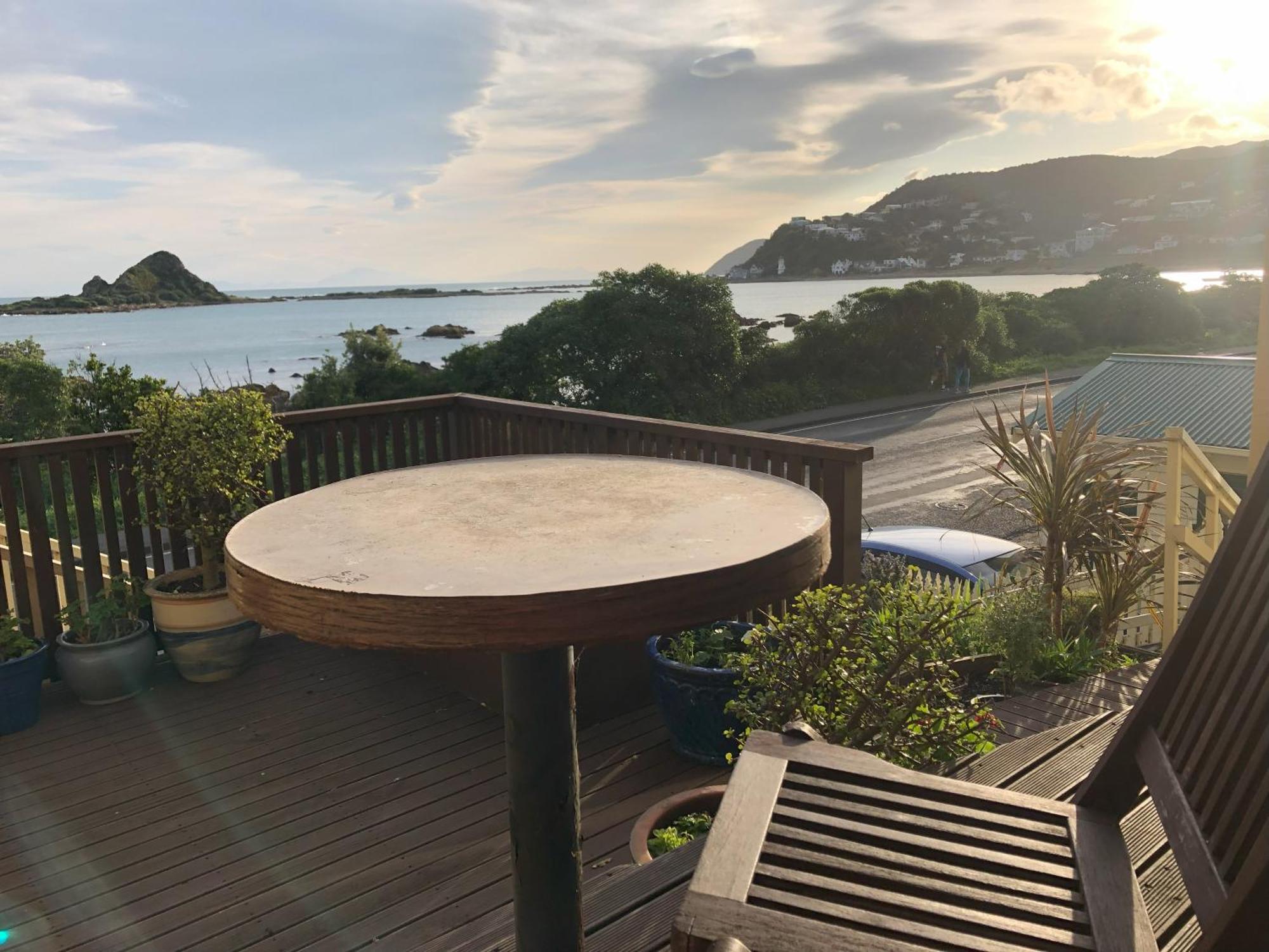 웰링턴 Seafront Haven In Island Bay With Deck, Outdoor Bath, And Parking 아파트 외부 사진