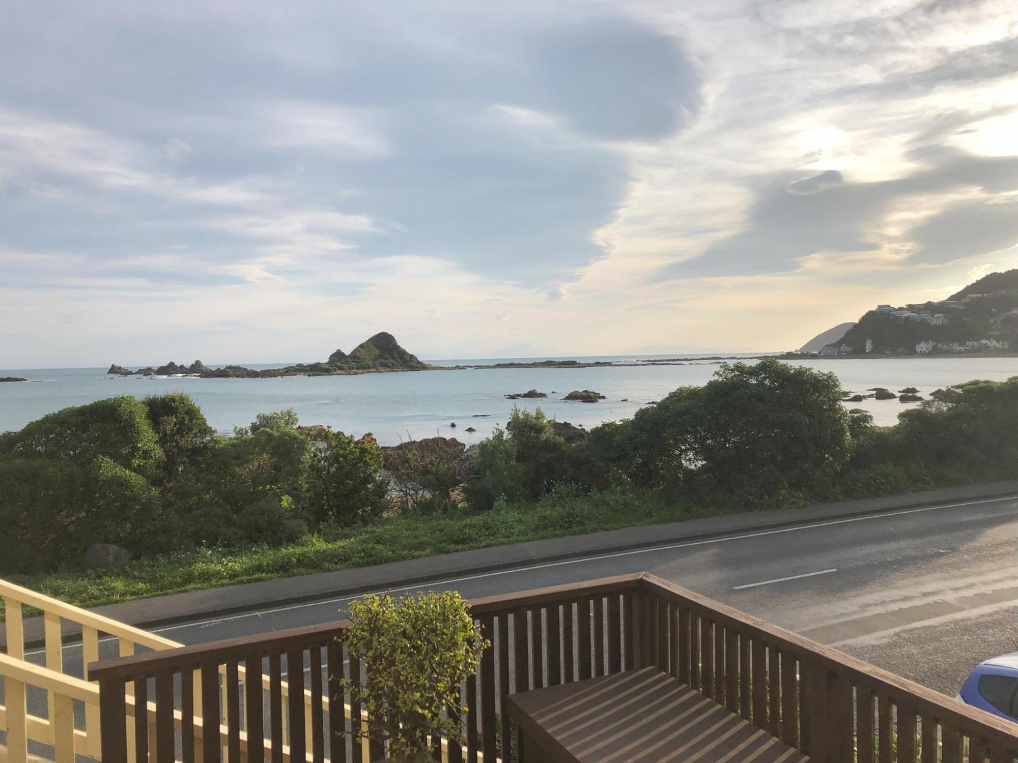 웰링턴 Seafront Haven In Island Bay With Deck, Outdoor Bath, And Parking 아파트 외부 사진